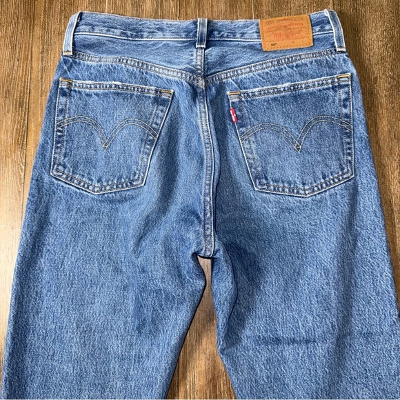 Levi’s 501 jeans Premium Women’s Medium Wash Distressed Tapered High Rise 90s - Picture 13 of 14